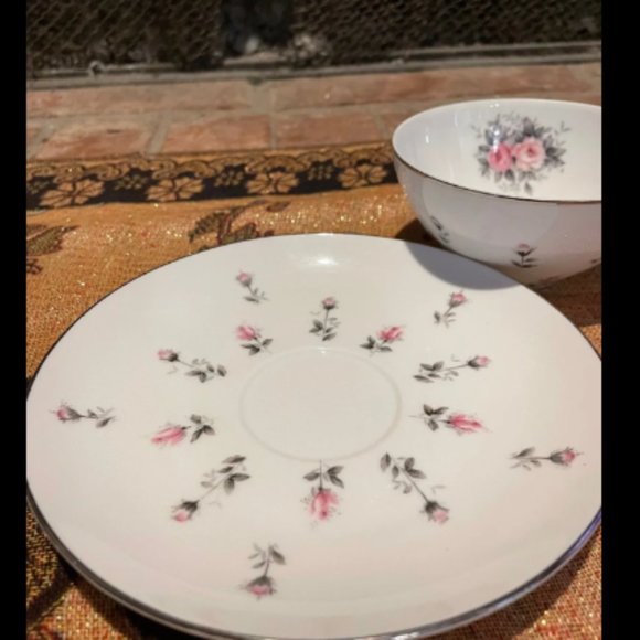 Rosebud by HARMONY HOUSE CHINA Flat Cup & Saucer Set - Picture 4 of 5